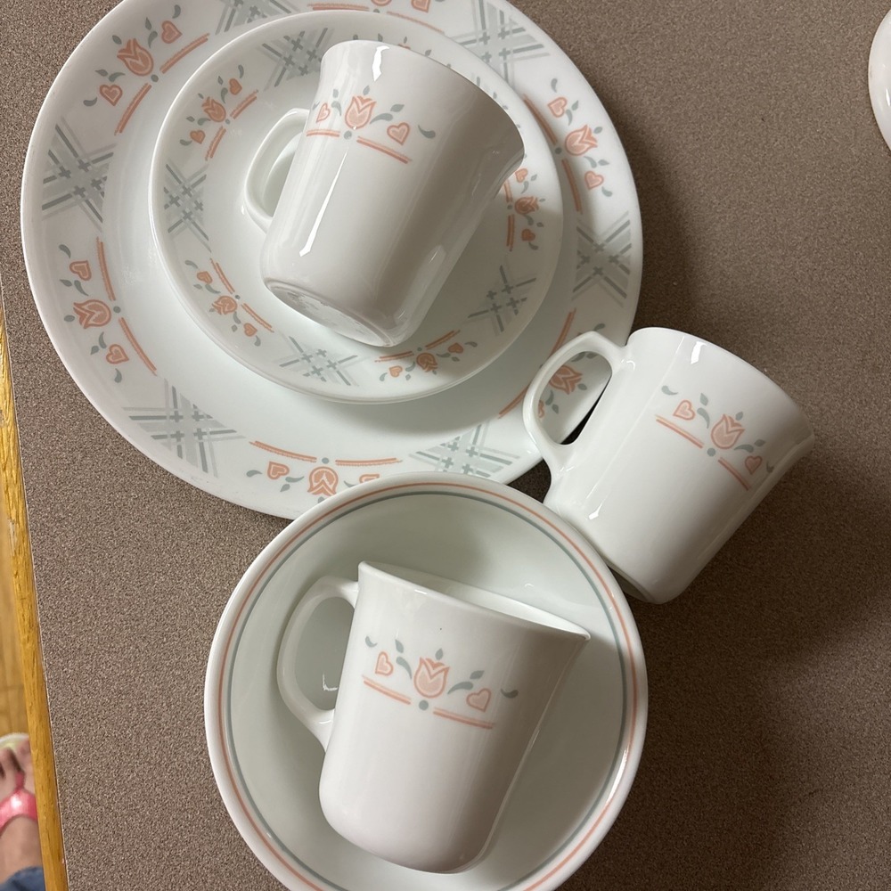 VTG Corelle DUTCH LATTICE 12 Pcs 3 Each: Dinner Plates, Bread Plates, Bowls, Mug